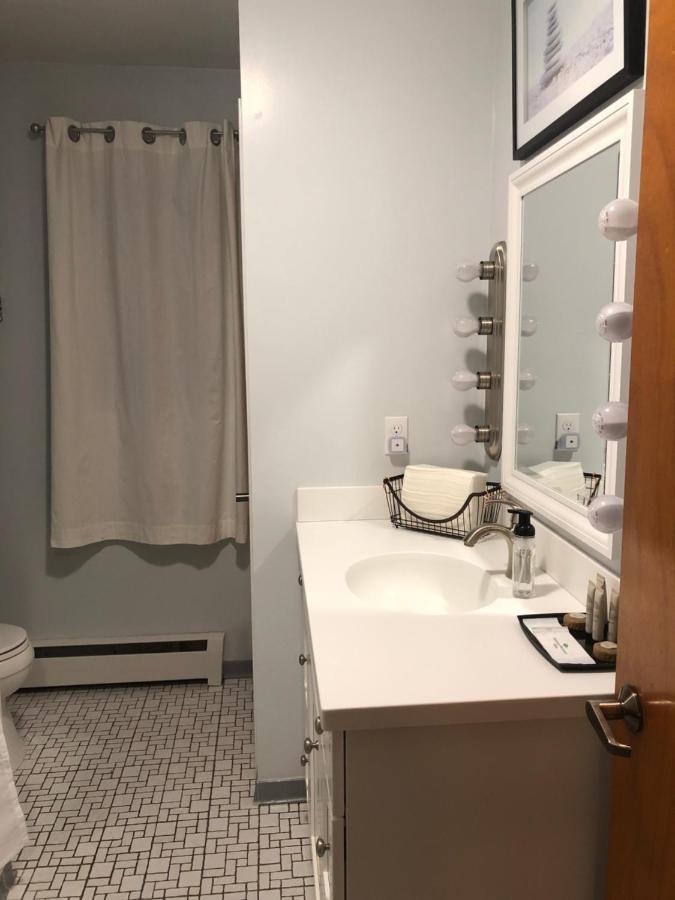 Bed & Breakfast Black Creek 2*